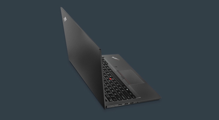 Przedsiębiorstwo Lenovo znane ze swoich wytrzymałych, ale jednocześnie stylowych i wydajnych notebooków, w roku 2019 zaprezentowało jednego z najbardziej wytrzymałych i eleganckich ThinkPadów z serii T - Lenovo ThinkPad T490s