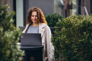 Pomimo, że laptopy zaczęto produkować już bardzo dawno temu, do tej pory są niezwykle popularne