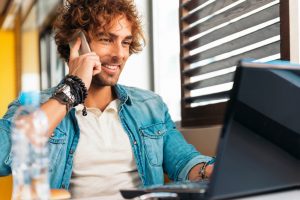 handsome-young-man-using-laptop-while-to-have-lunch-at-restaurant-bar-1024x683